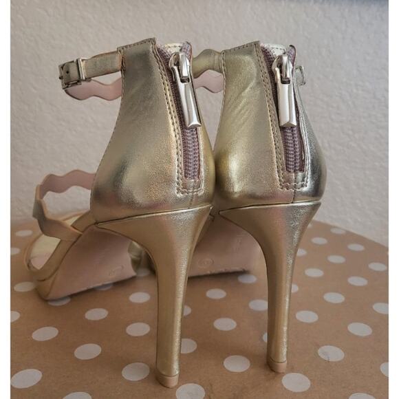 Kelly & Katie Litton Gold Heel, ¾" platform, 3¾" covered heel, Size 7.5 - Picture 1 of 4